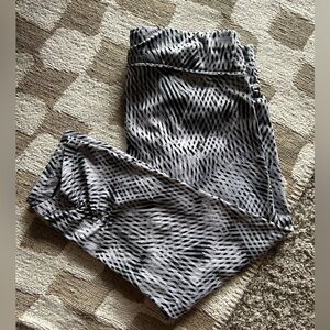 Calvin Klein Performance Quick Dry Cropped Leggings Size Medium Activewear